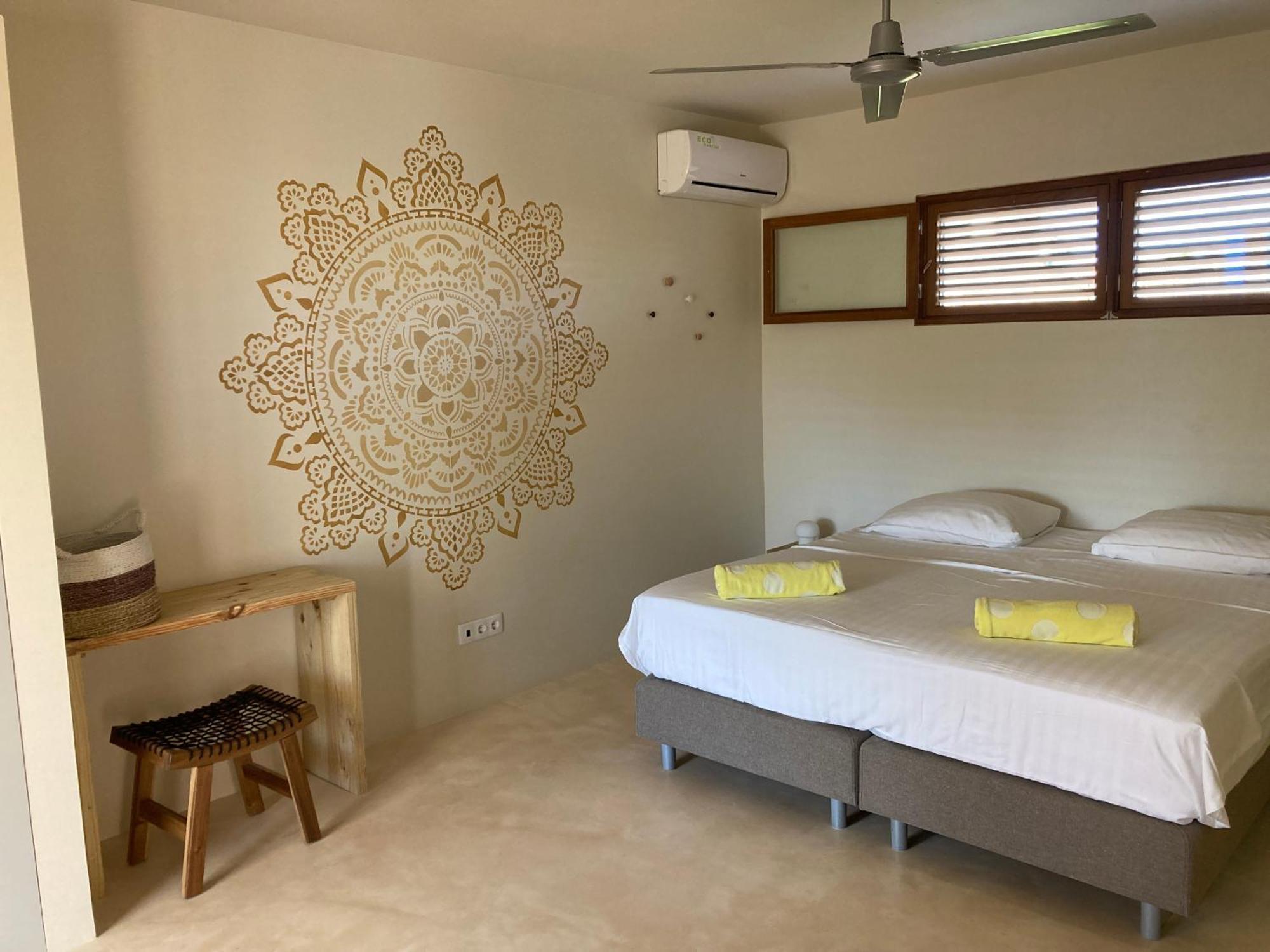 Isla Penthouse & Garden Apartments Bonaire คราเลนไดค์ ภายนอก รูปภาพ